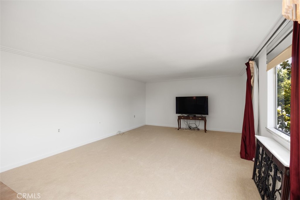 2353 Via Mariposa W 1C