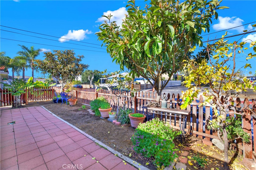 221 Avenida Del Poniente