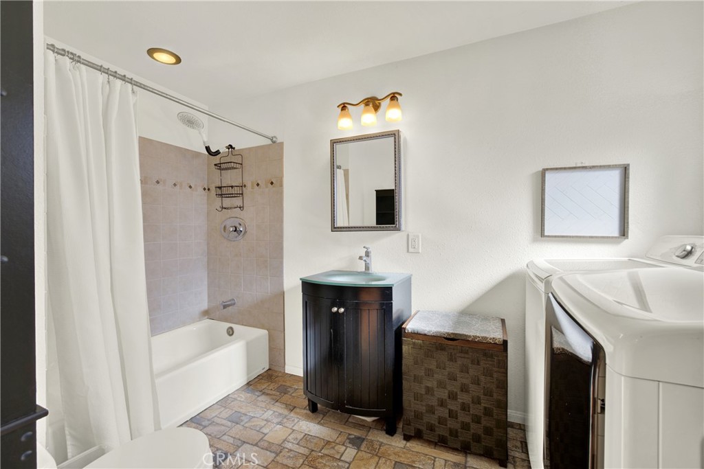 221 Avenida Del Poniente