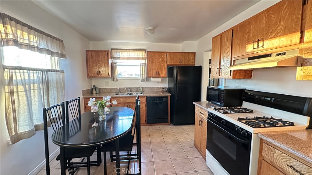 10511 S Gramercy Place