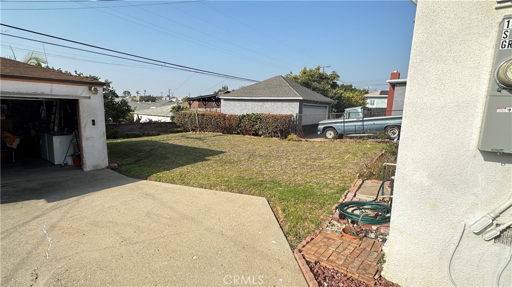 10511 S Gramercy Place