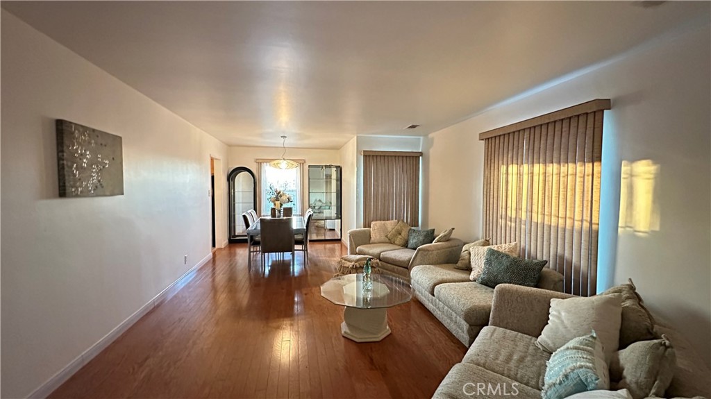 10511 S Gramercy Place