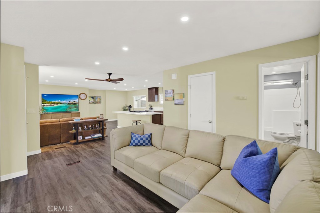 276 N El Camino Real 21