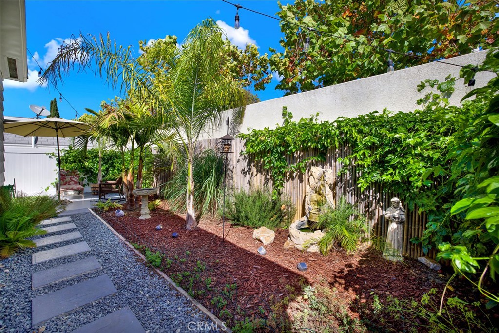 276 N El Camino Real 21