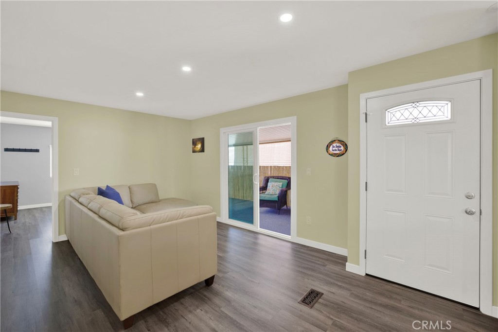 276 N El Camino Real 21