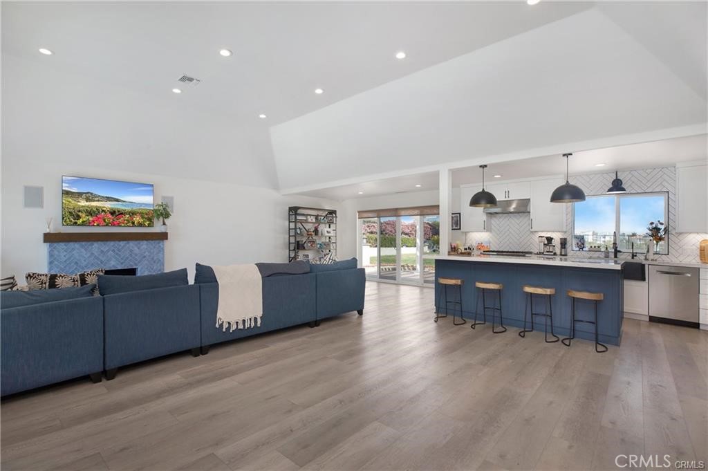 803 Avenida Salvador