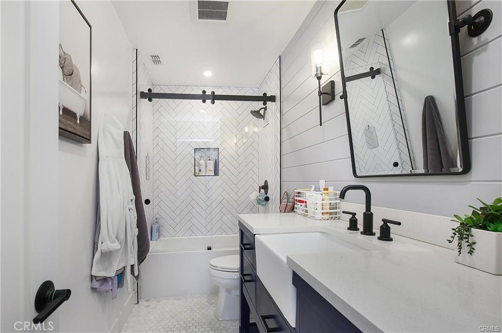 803 Avenida Salvador