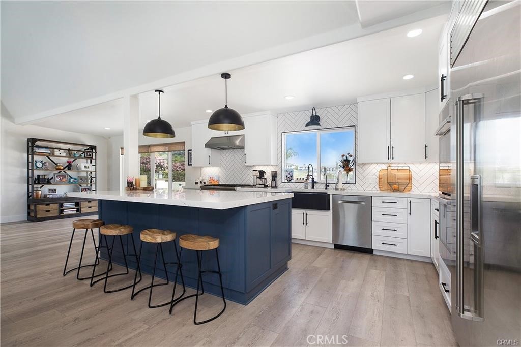 803 Avenida Salvador