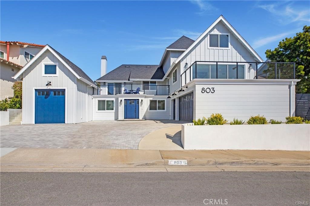 803 Avenida Salvador