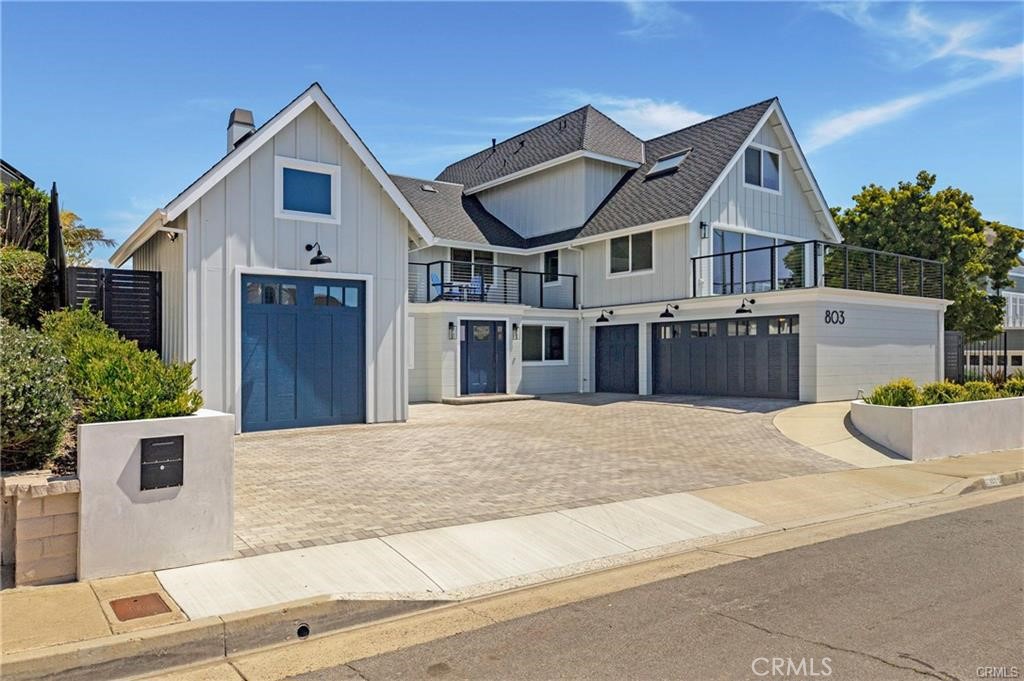 803 Avenida Salvador