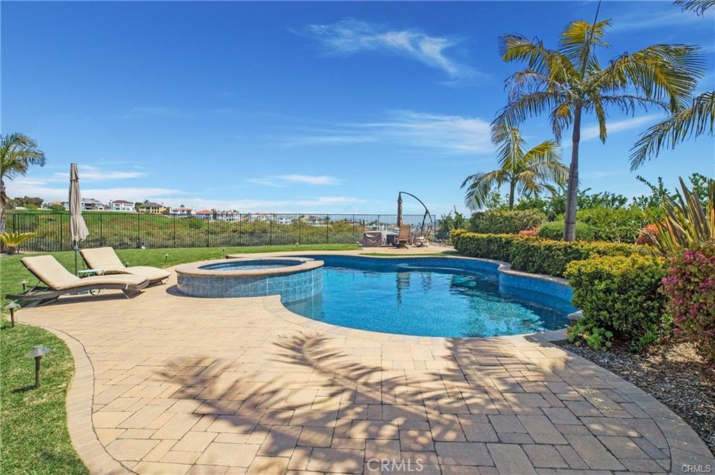 803 Avenida Salvador