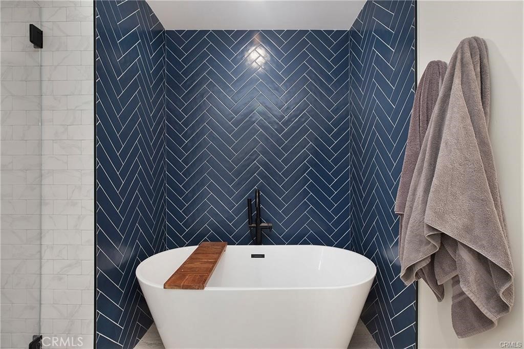 803 Avenida Salvador