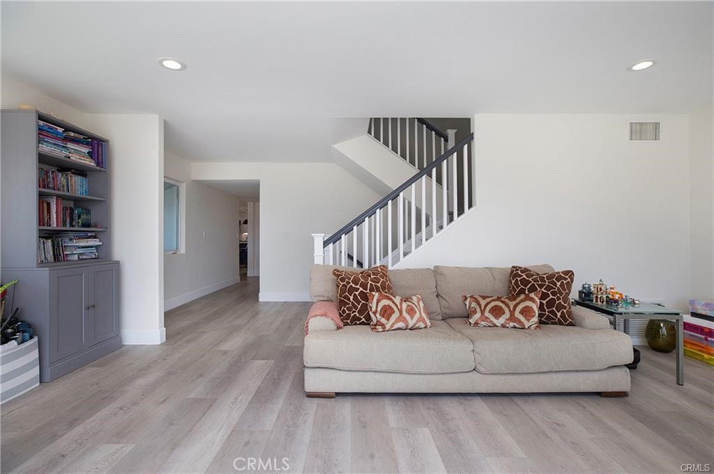 803 Avenida Salvador