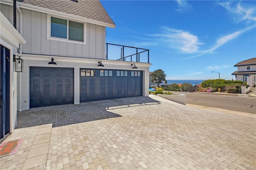 803 Avenida Salvador