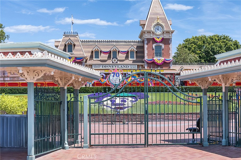 823 Anaheim Boulevard 104