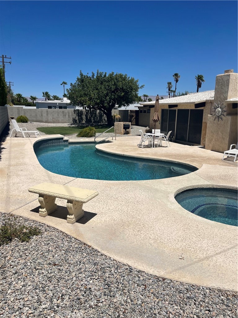 2605 N Kitty Hawk Drive