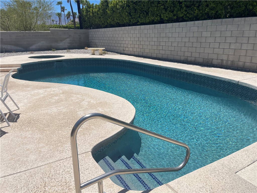 2605 N Kitty Hawk Drive