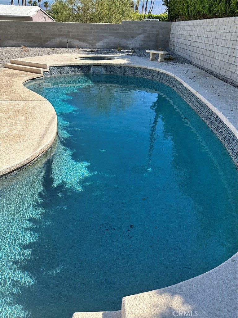 2605 N Kitty Hawk Drive