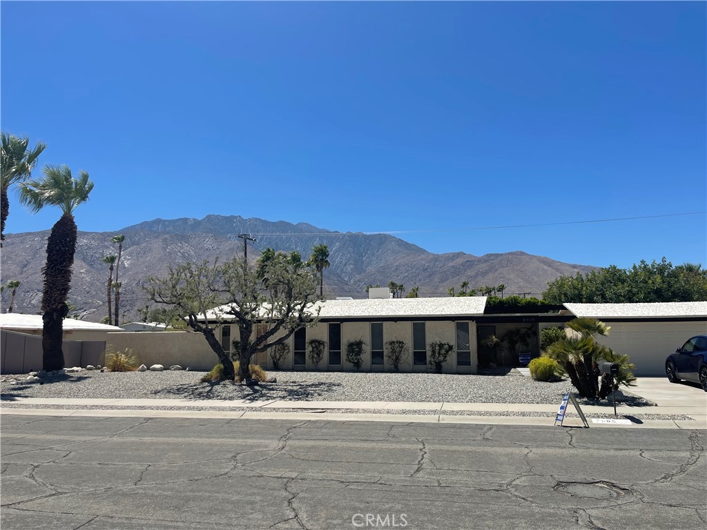 2605 N Kitty Hawk Drive