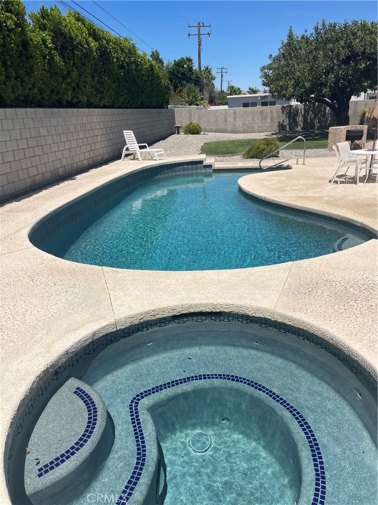 2605 N Kitty Hawk Drive