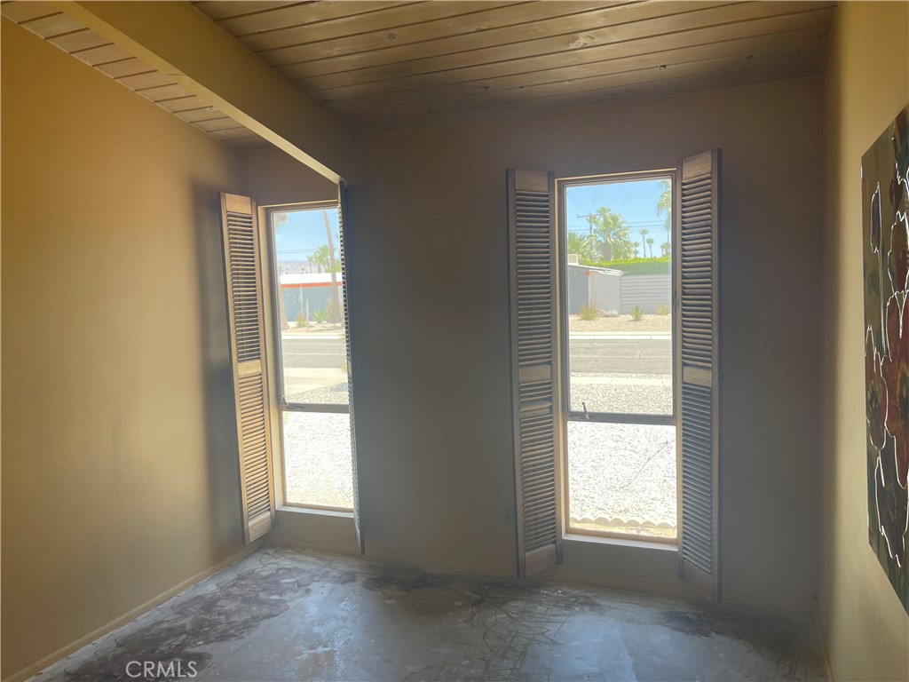 2605 N Kitty Hawk Drive