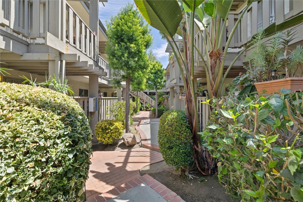 3265 Santa Fe Avenue 60