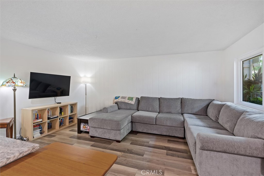 3265 Santa Fe Avenue 60