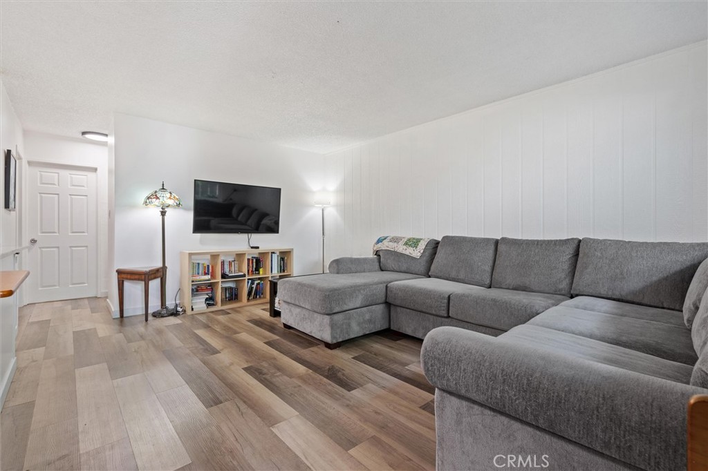 3265 Santa Fe Avenue 60