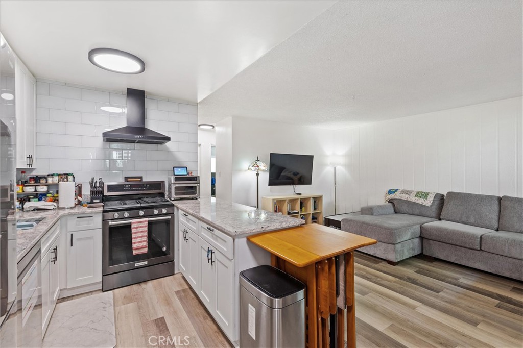 3265 Santa Fe Avenue 60