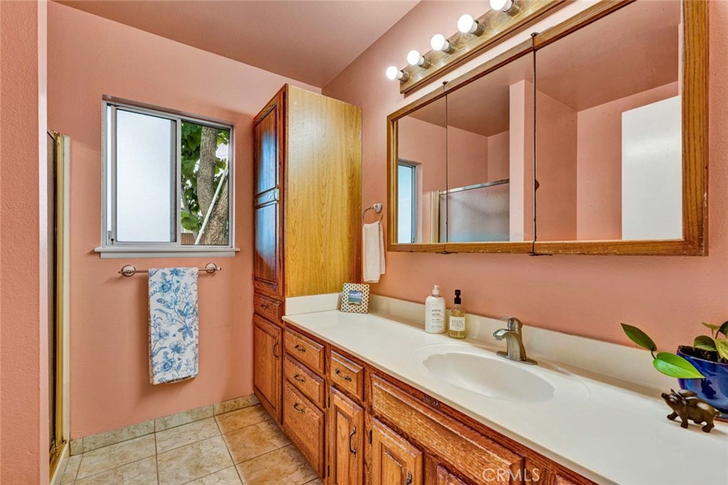 7911 Rockwell Avenue