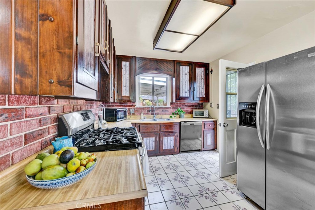 7911 Rockwell Avenue