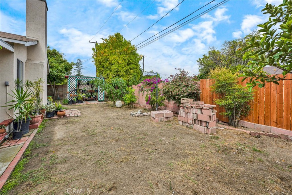 7911 Rockwell Avenue