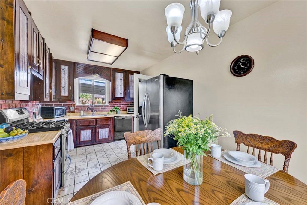 7911 Rockwell Avenue