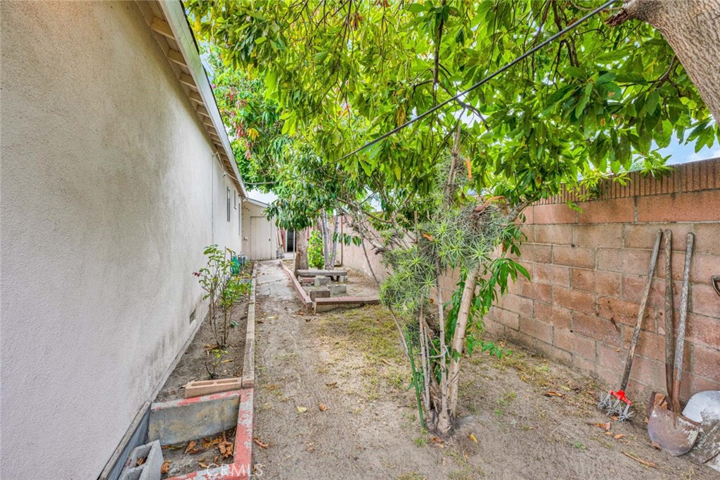 7911 Rockwell Avenue