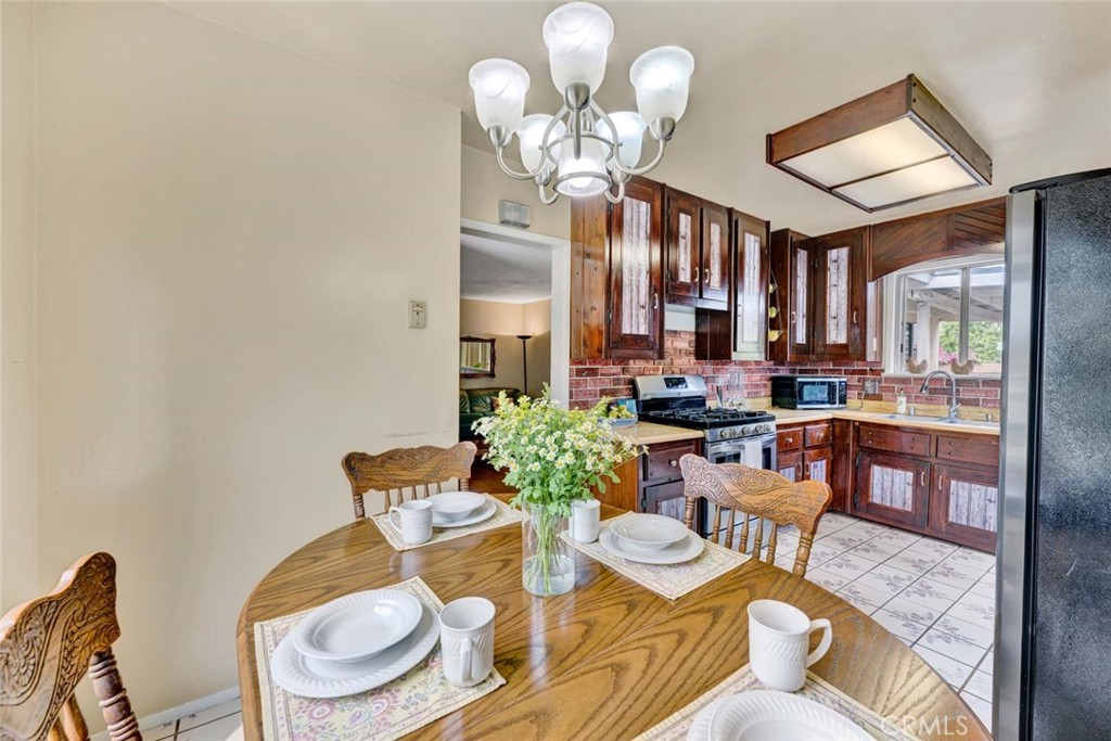 7911 Rockwell Avenue