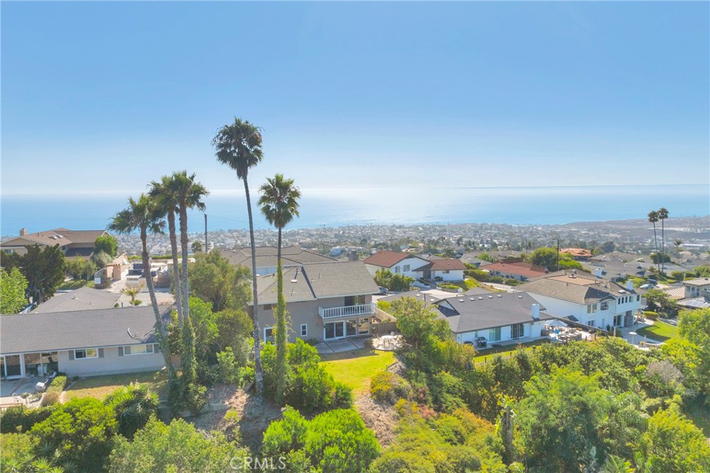 405 Avenida Salvador