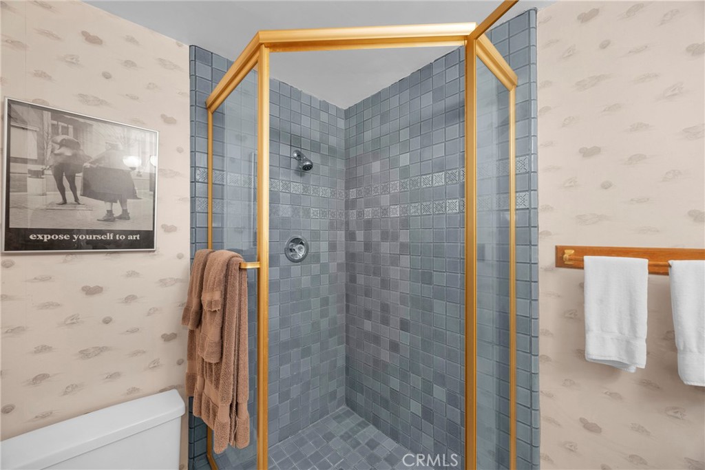 405 Avenida Salvador