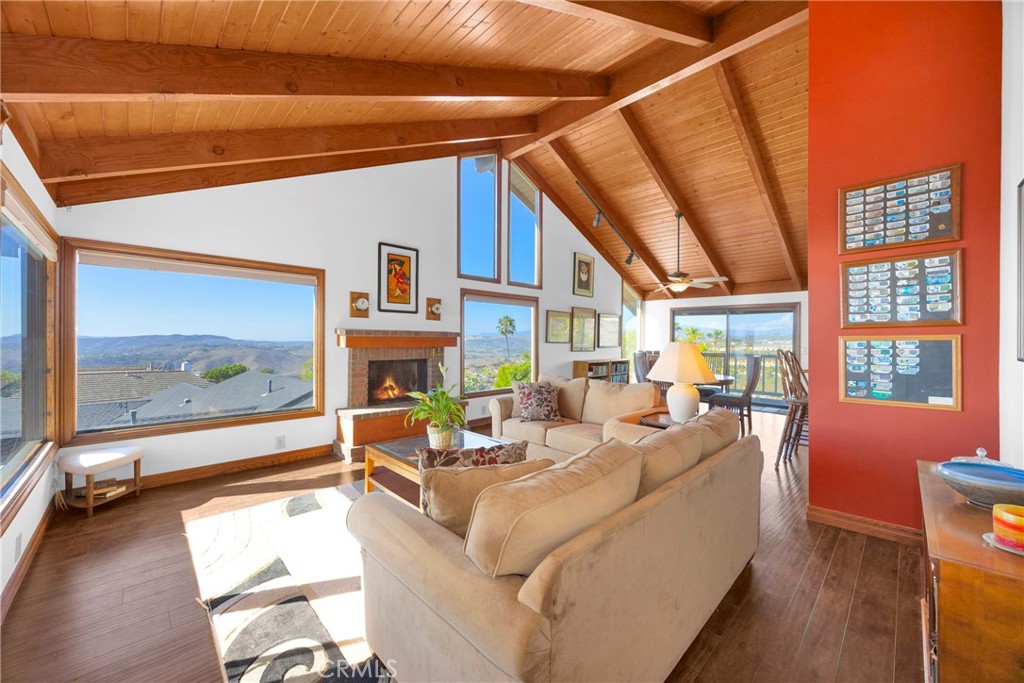 405 Avenida Salvador