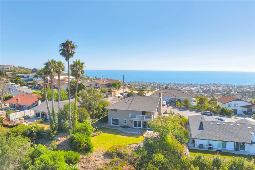 405 Avenida Salvador