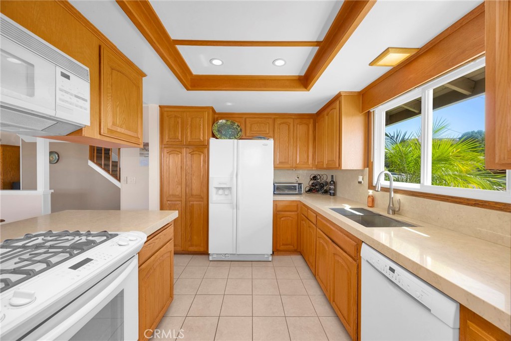 405 Avenida Salvador