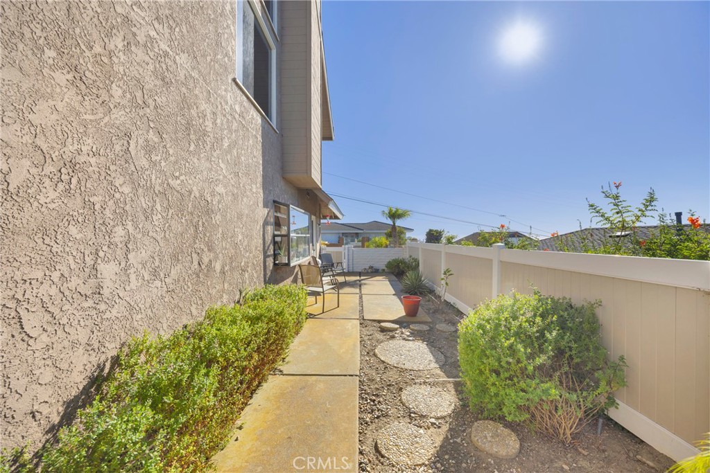 405 Avenida Salvador