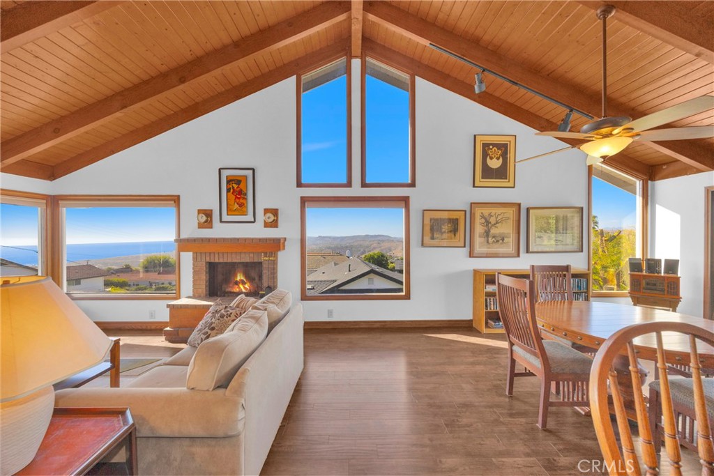 405 Avenida Salvador