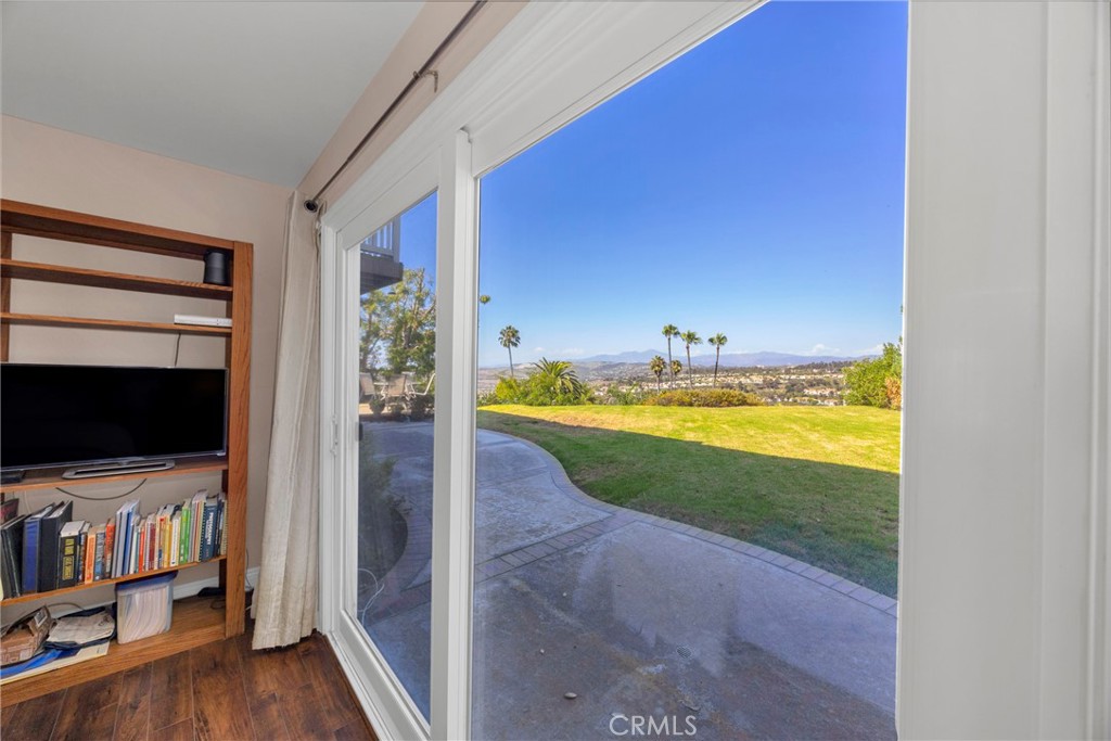 405 Avenida Salvador