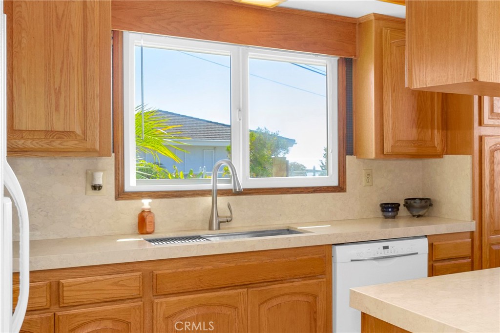 405 Avenida Salvador