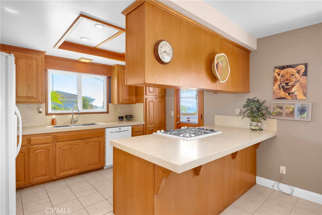 405 Avenida Salvador