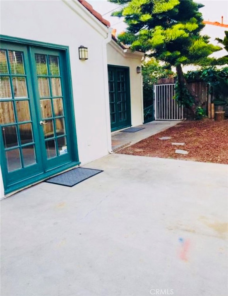 137 W Avenida Florencia