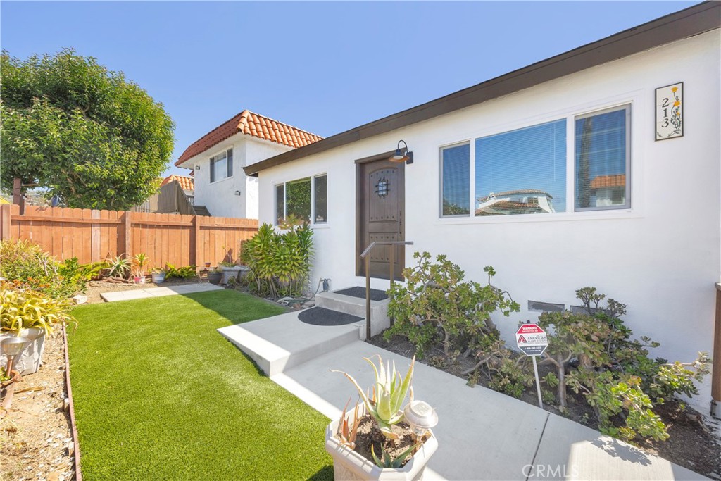 213 Unit A Avenida Rosa