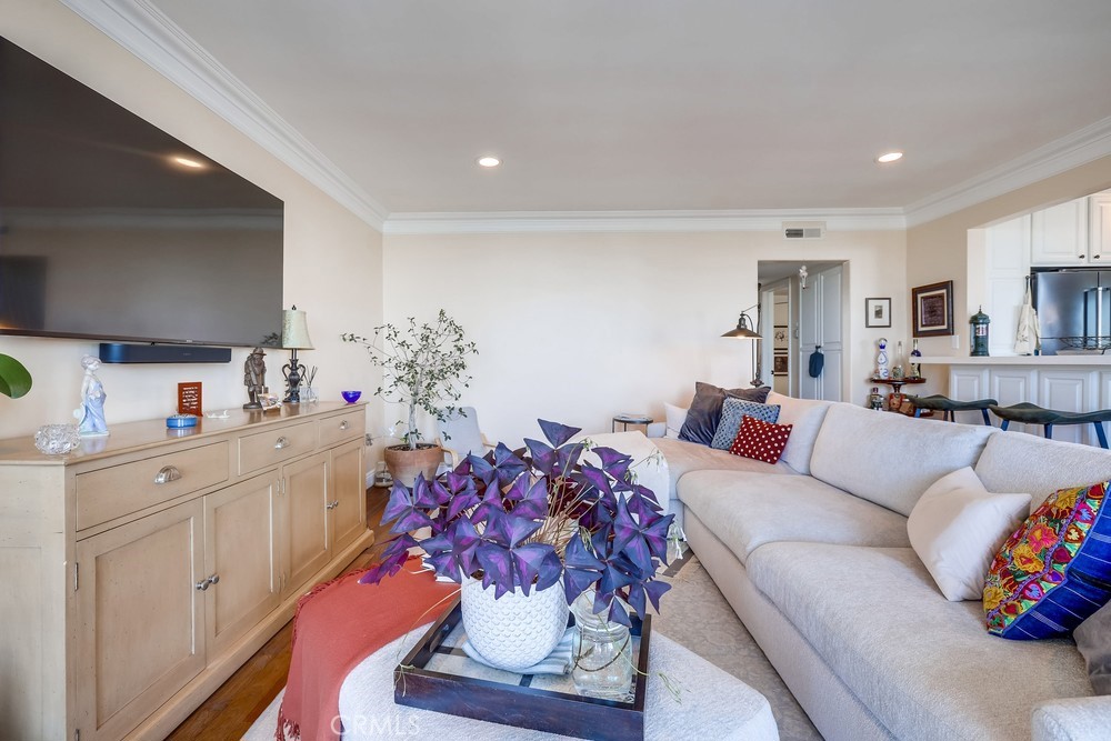 201 S La Esperanza R10