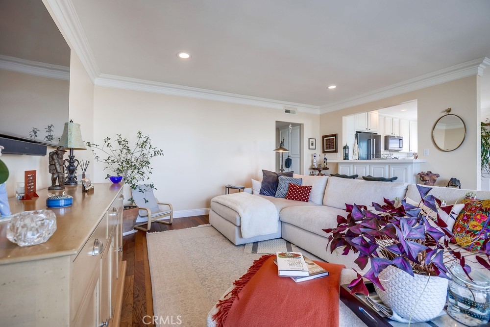 201 S La Esperanza R10