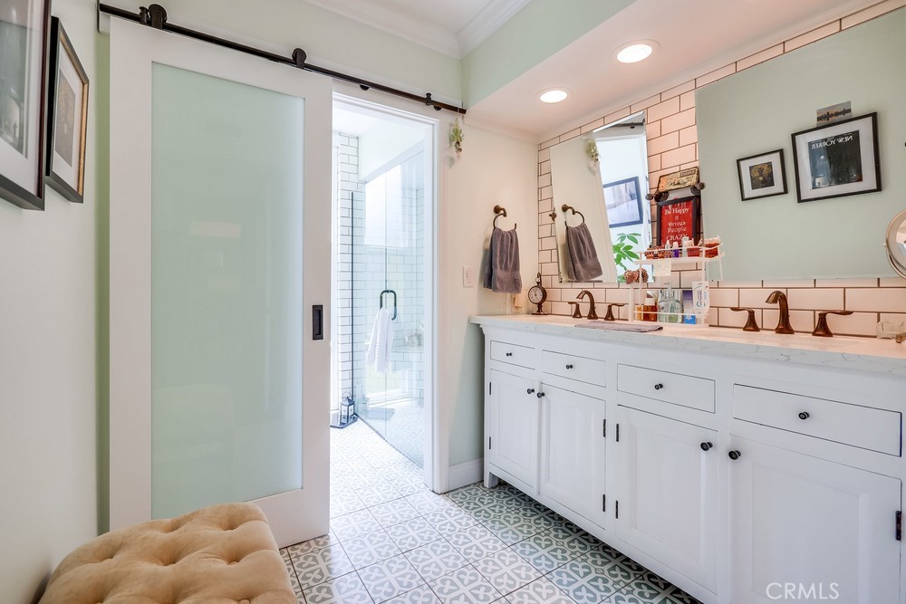 201 S La Esperanza R10